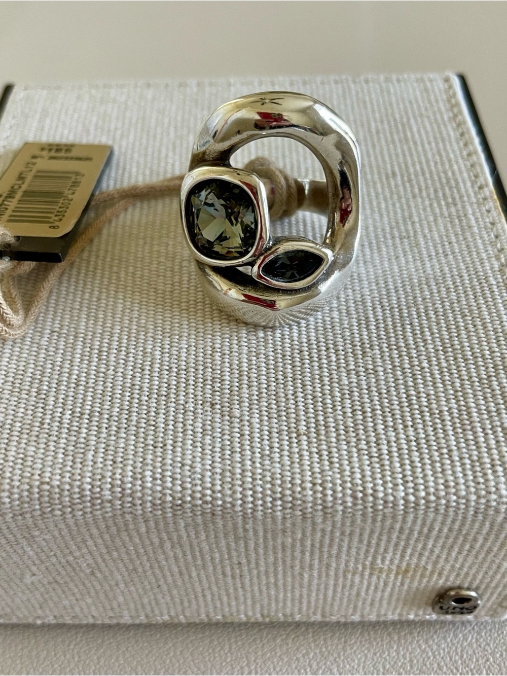 NWT UNIde50 Sterling Silver Plated oval ring with 2 crystals - Picture 7 of 7
